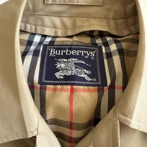 Men’s Burberry trench coat with zip in liner for warmth when needed